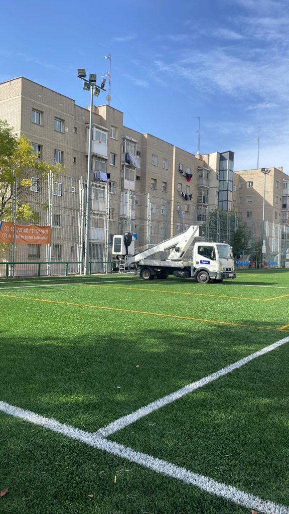 Instalacion nuevo sistema iluminacion en CD Spartac Manoteras